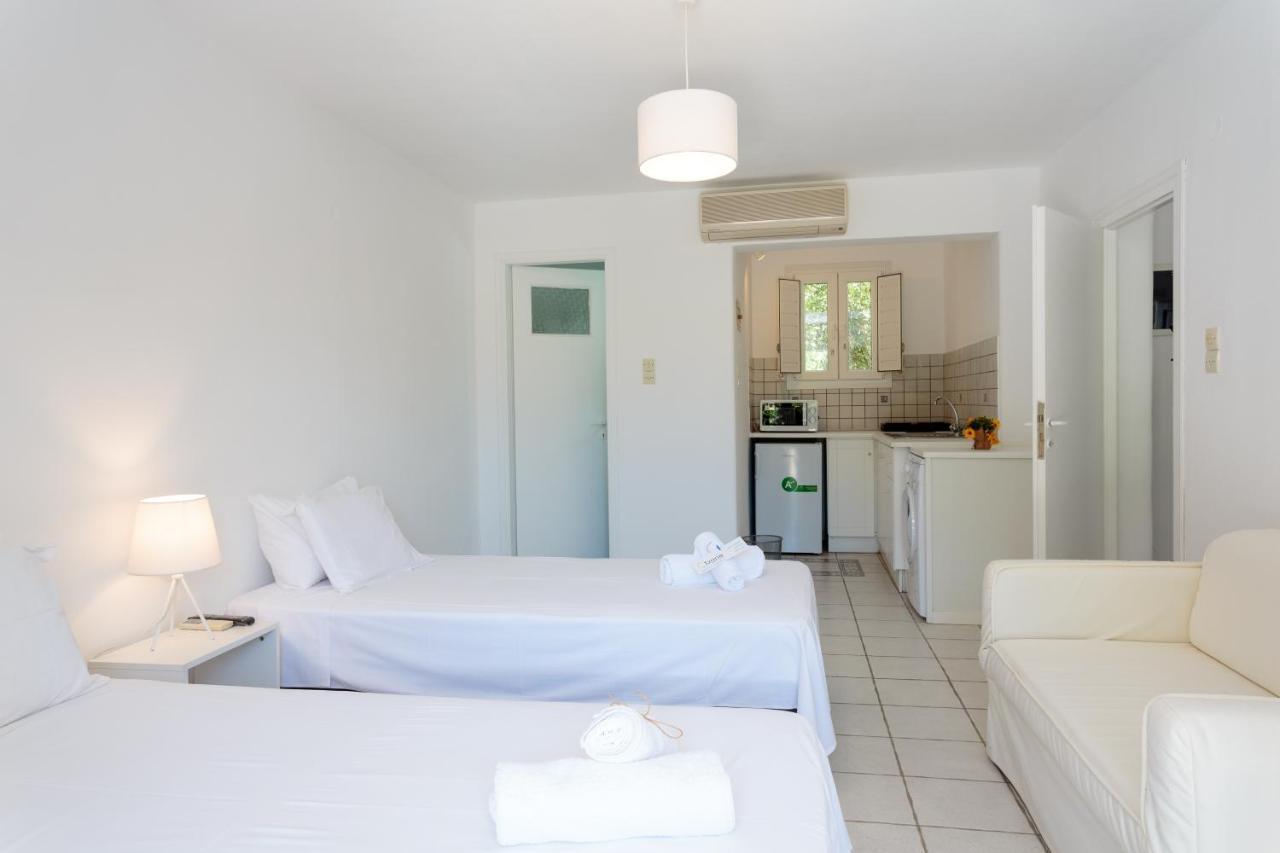Tzane Studios & Apartments - Steps Away From Golden Beach クリシ・アクティ エクステリア 写真