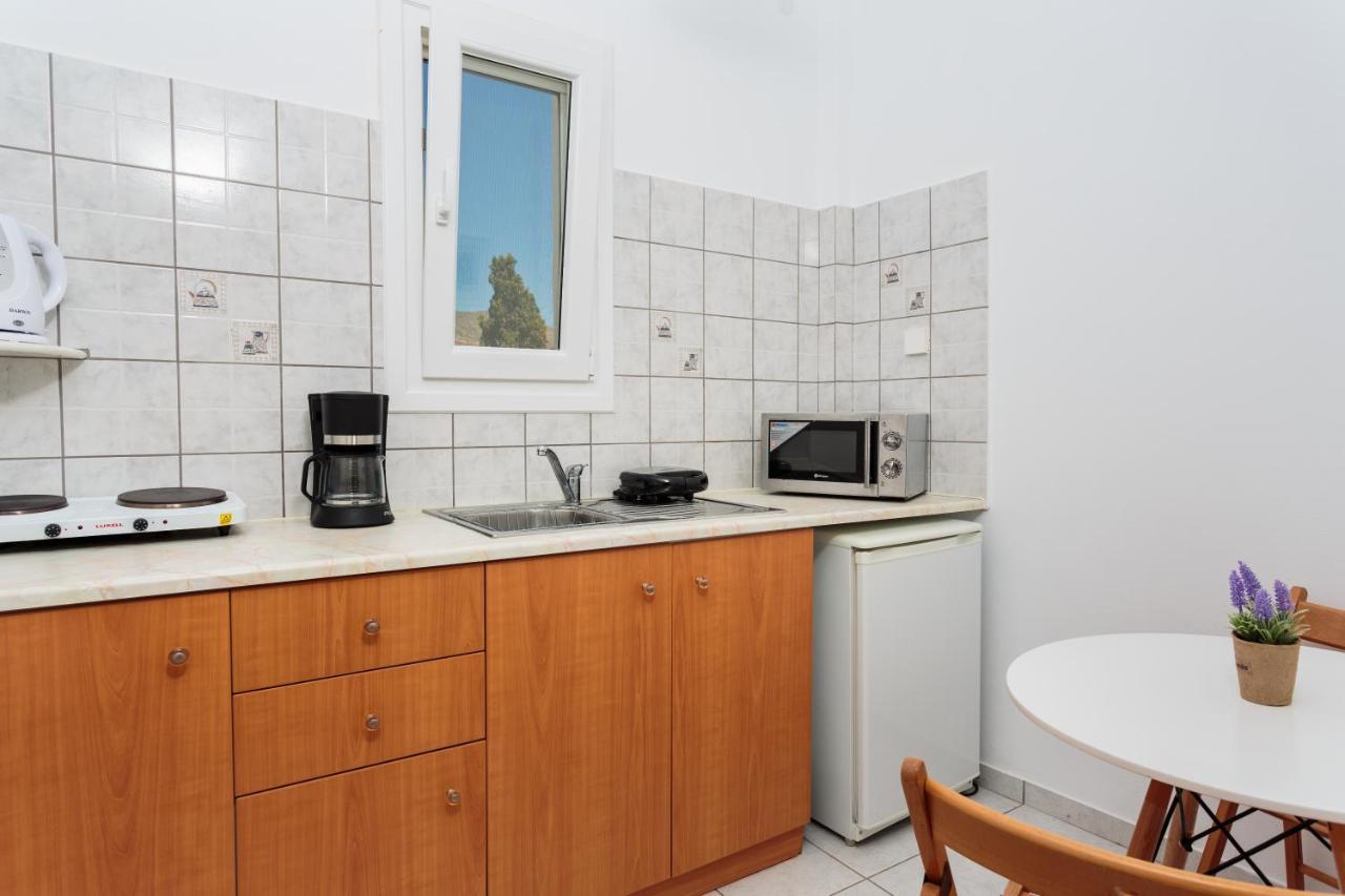 Tzane Studios & Apartments - Steps Away From Golden Beach クリシ・アクティ エクステリア 写真