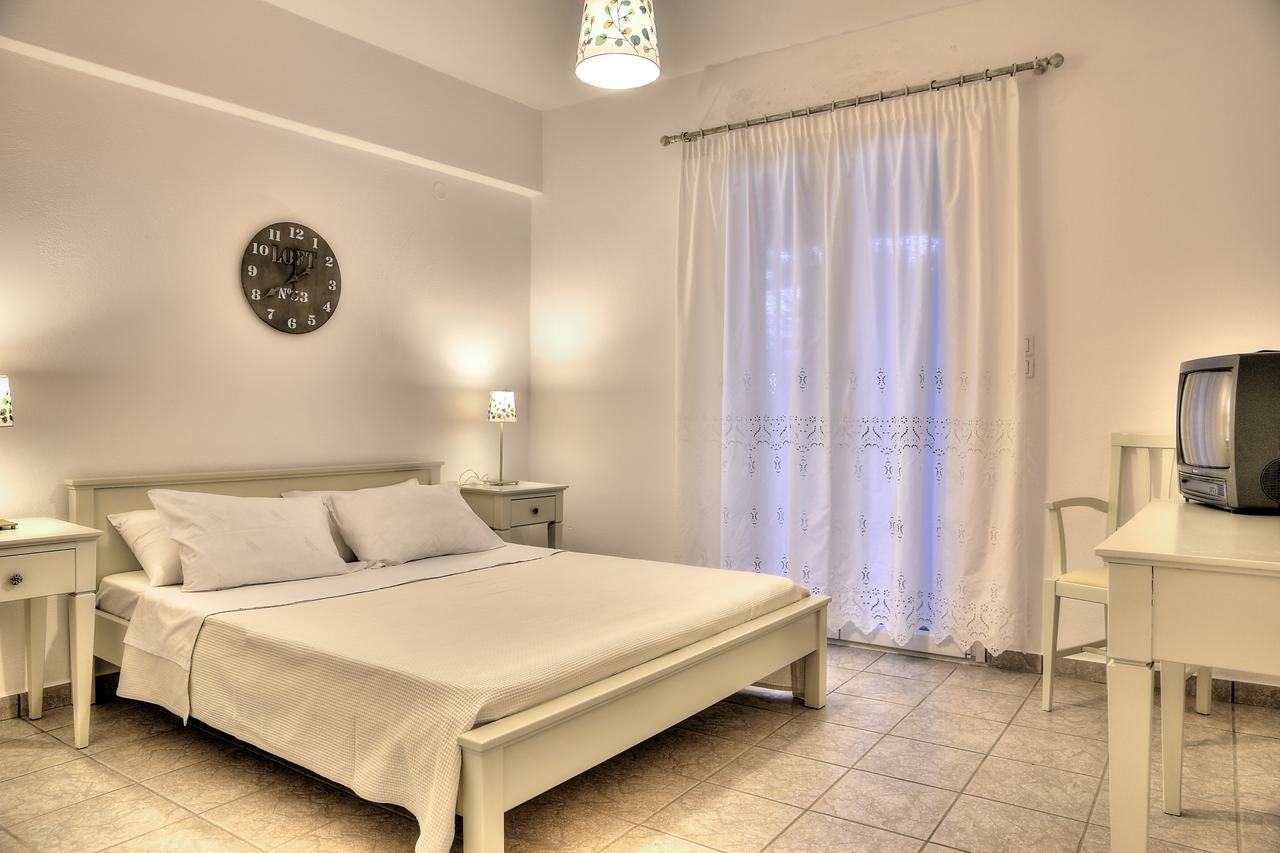 Tzane Studios & Apartments - Steps Away From Golden Beach クリシ・アクティ エクステリア 写真