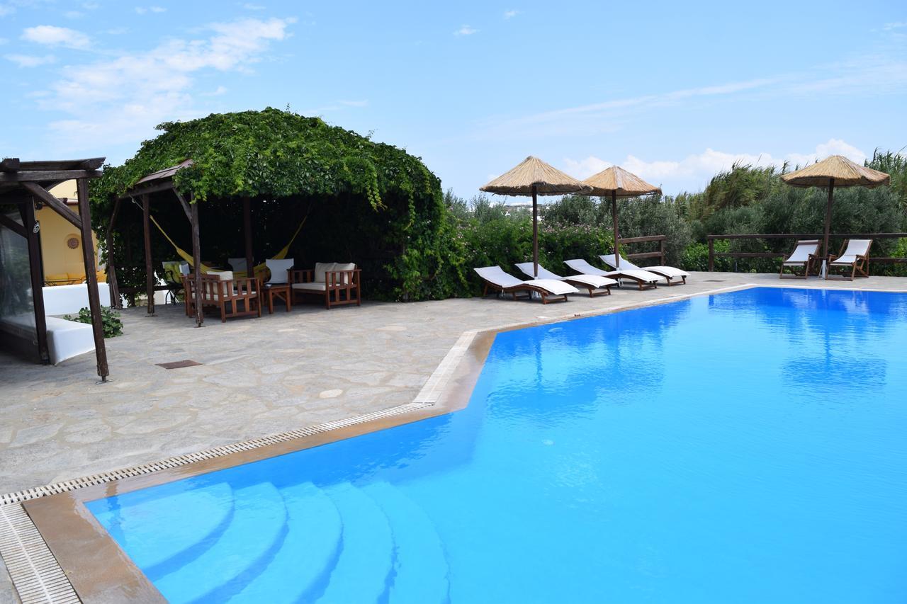 Tzane Studios & Apartments - Steps Away From Golden Beach クリシ・アクティ エクステリア 写真