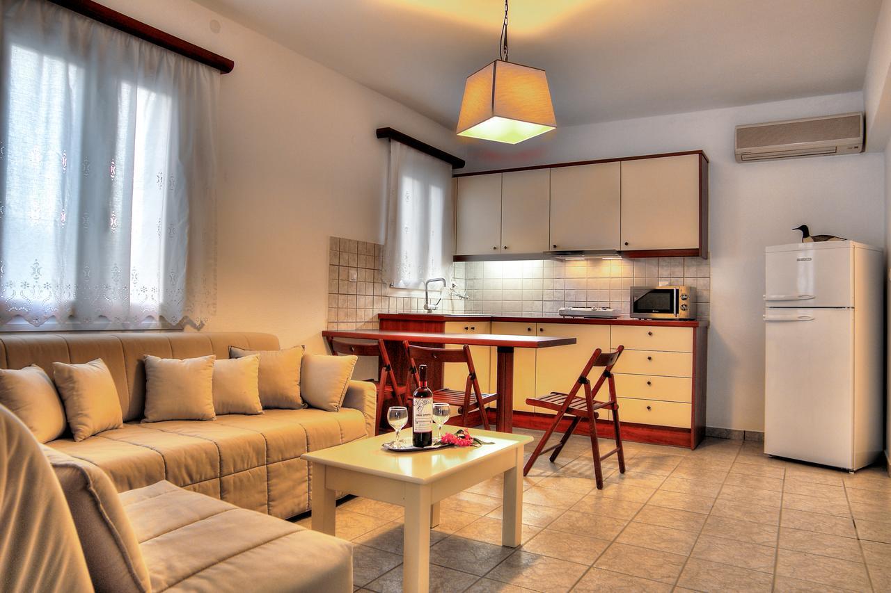 Tzane Studios & Apartments - Steps Away From Golden Beach クリシ・アクティ エクステリア 写真
